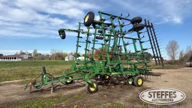 John Deere 2210
