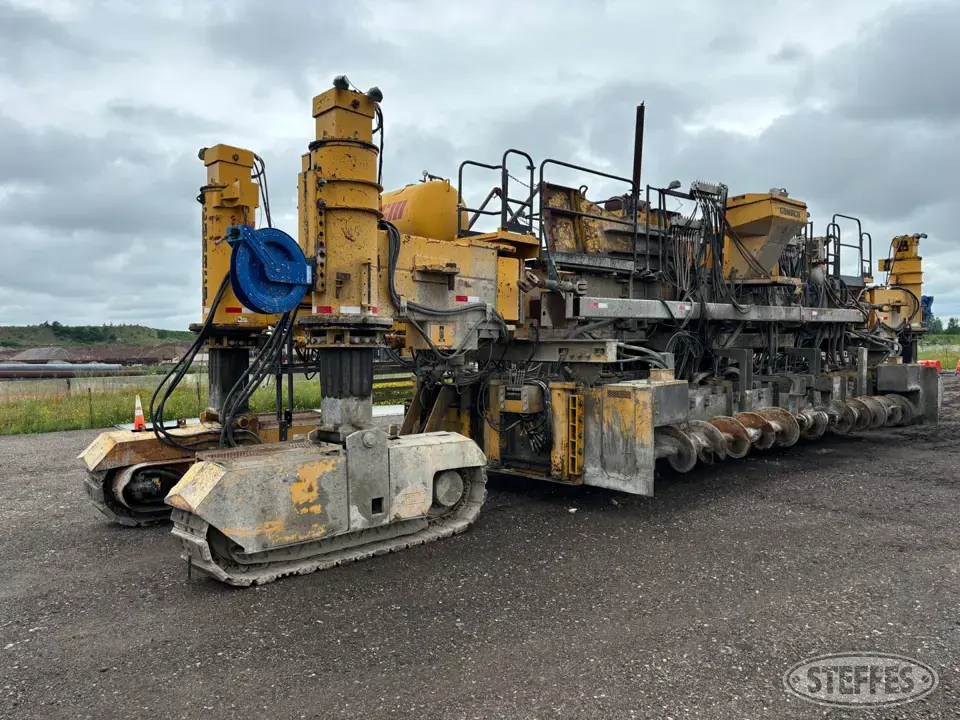 2002 Gomaco GHP 2800 Paving Equipment