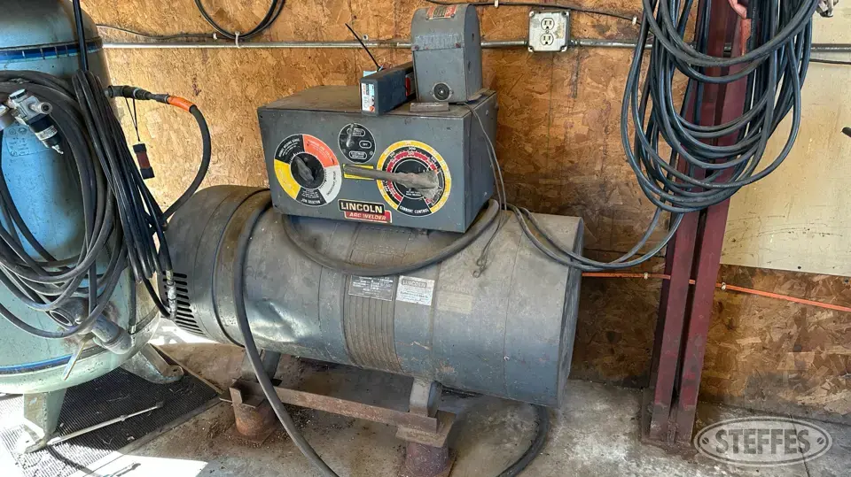 Lincoln SAE-400 Welding