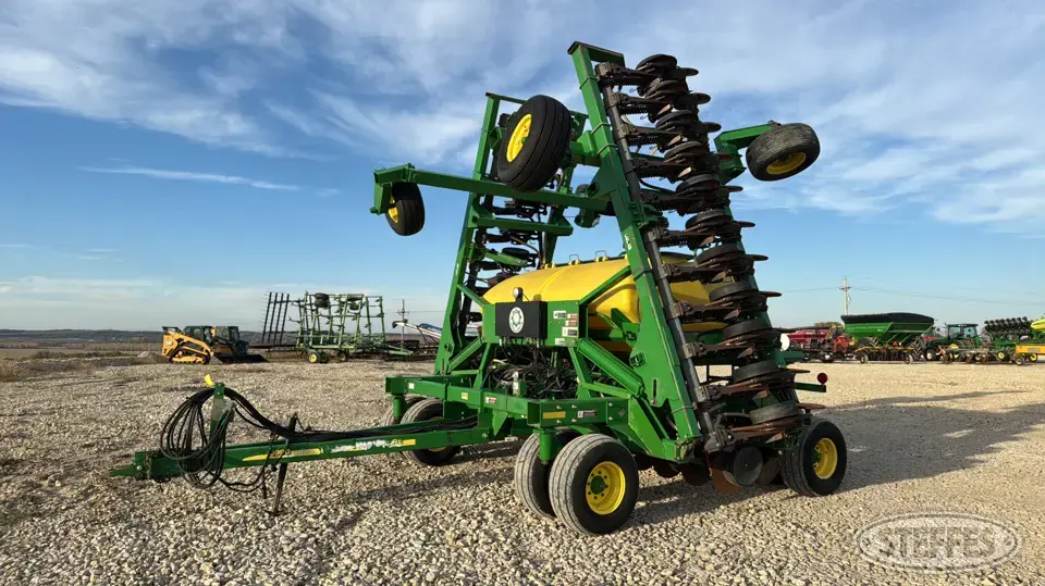 2009 John Deere 1990 Air Drills and Air Seeder