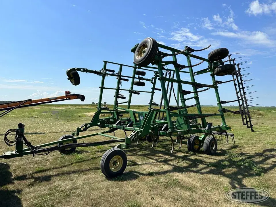 John Deere 2400 Chisel Plow