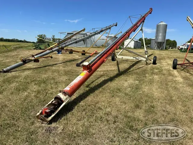 Farm King 1061
