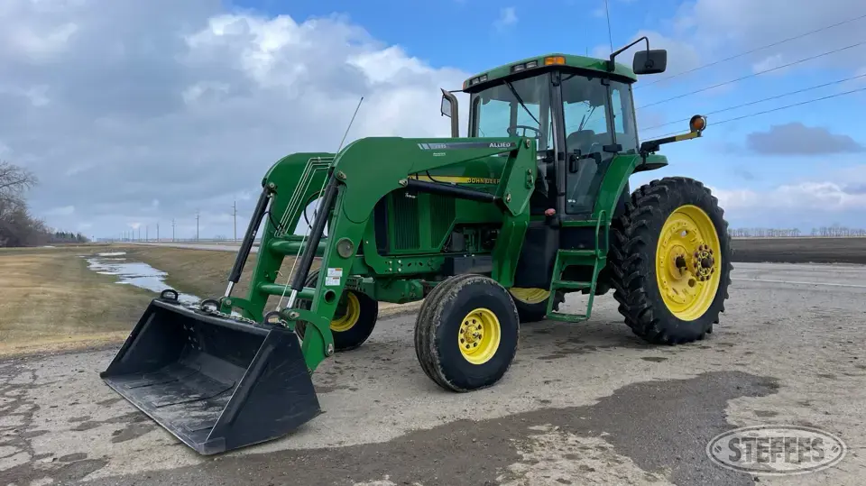 2000 John Deere 7810 2WD Tractor