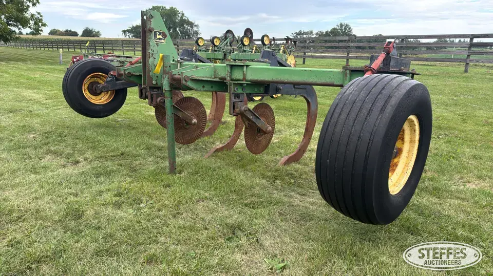 John Deere 910 Ripper