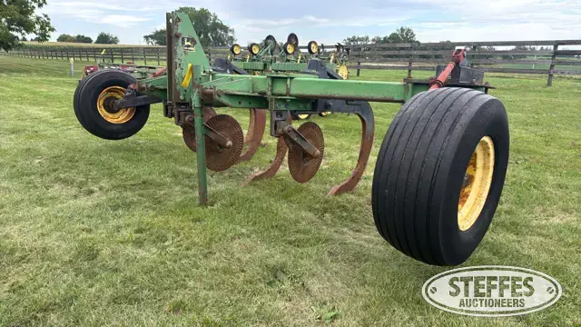 John Deere 910