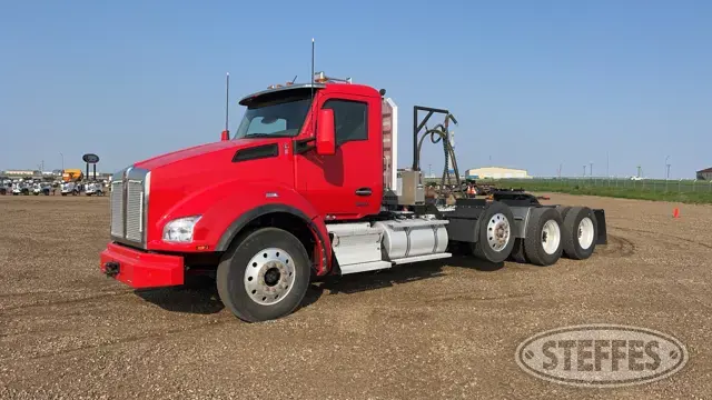 2023 Kenworth T880