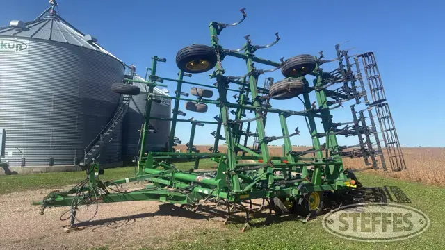 2012 John Deere 2210