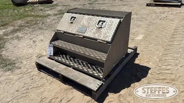 Merritt saddle box