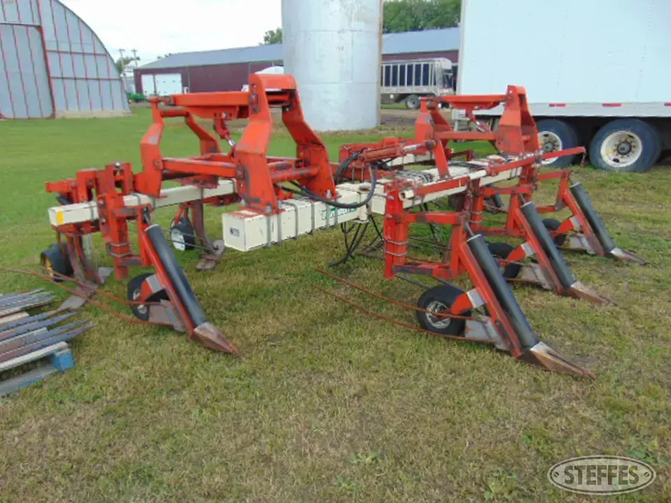 Harriston 5000 Edible Bean Knifers and Rod Weeder