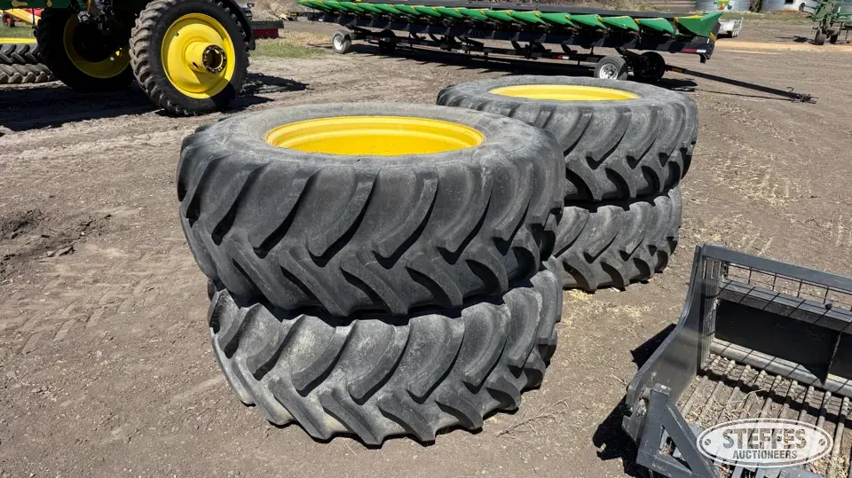 (4) Firestone Radial 9000 600/65R38 flotation tires Tractor-Implement Tire