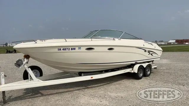 1999 Rinker Captiva 272
