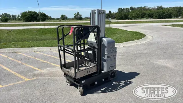2017 JLG 20MVL