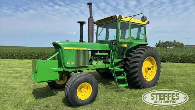 1972 John Deere 4320
