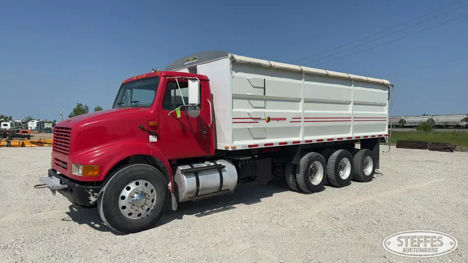 2000 International 8100 Grain Truck