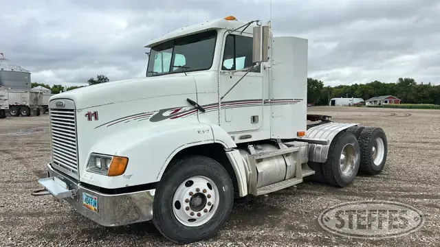 2000 Freightliner FLD112