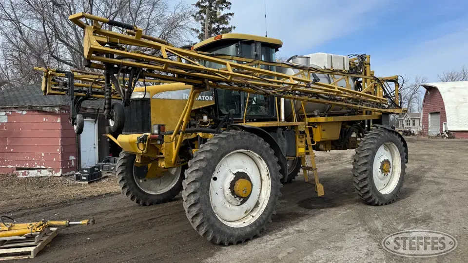 2000 RoGator 1254 Self-Propelled Sprayer