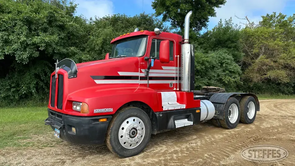 1992 Kenworth T600 Conventional Truck without Sleeper