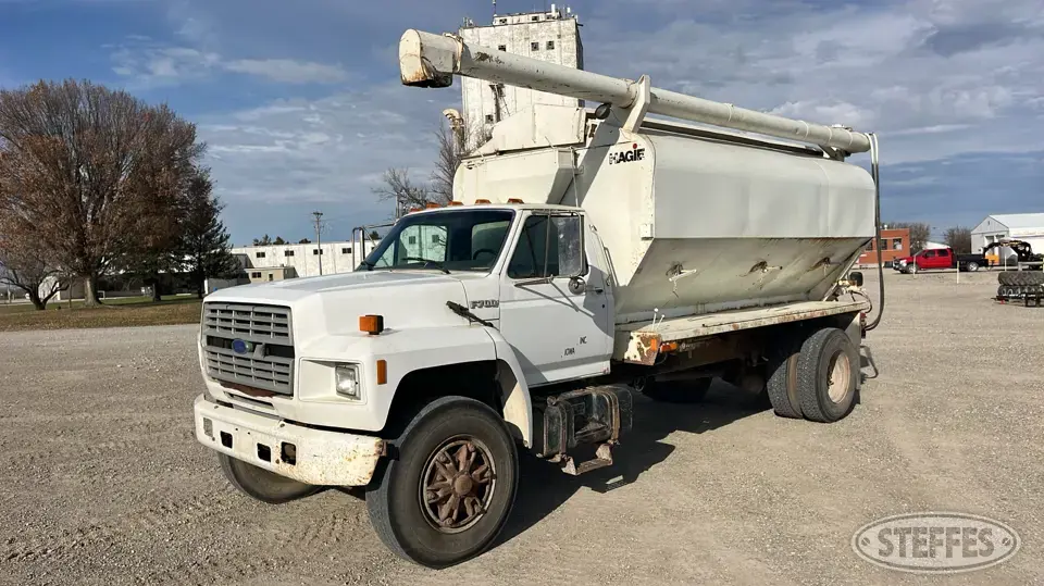 1994 Ford F-700 Feed Truck