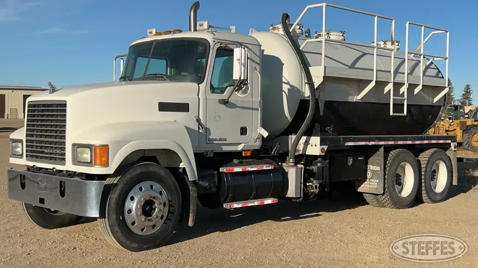 2008 Mack CHU613 Tank Truck