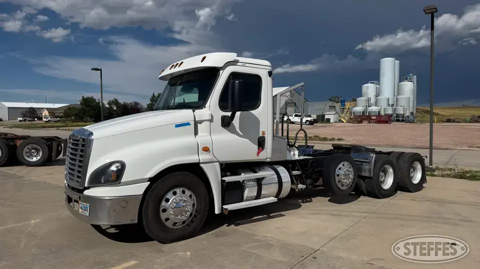2019 Freightliner CA125DC Conventional Truck without Sleeper