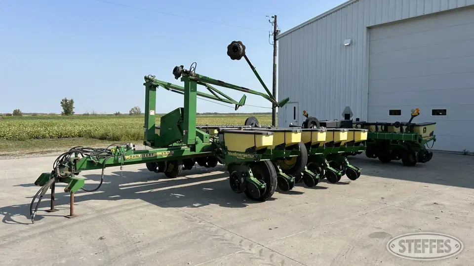 1997 John Deere 1770 12 or More Row Planter