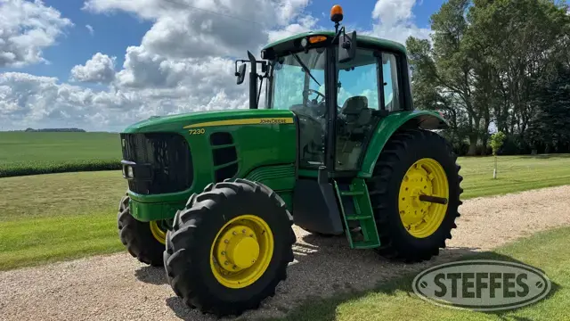 2012 John Deere 7230