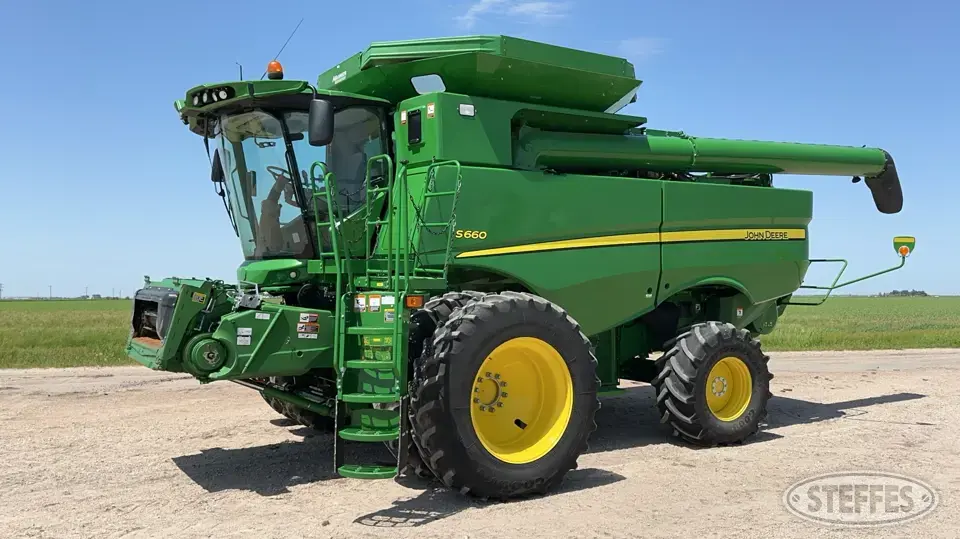 2017 John Deere S660 Combine