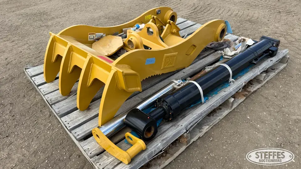 CAT hyd. thumb Excavator Attachment