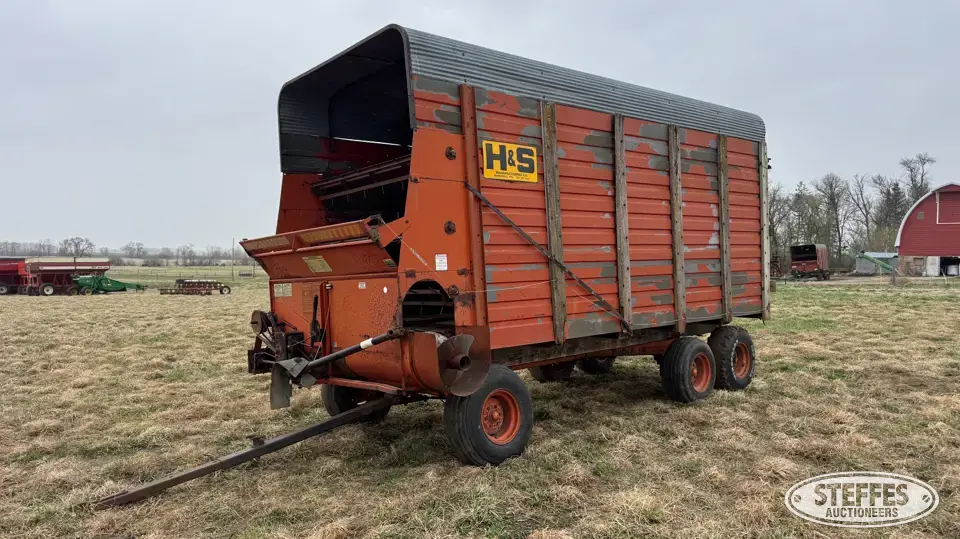 H&S XL-80 Forage Wagon