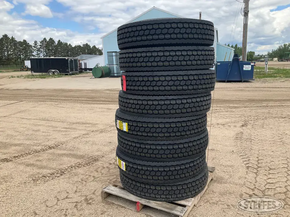 Zwarth Truck Tire