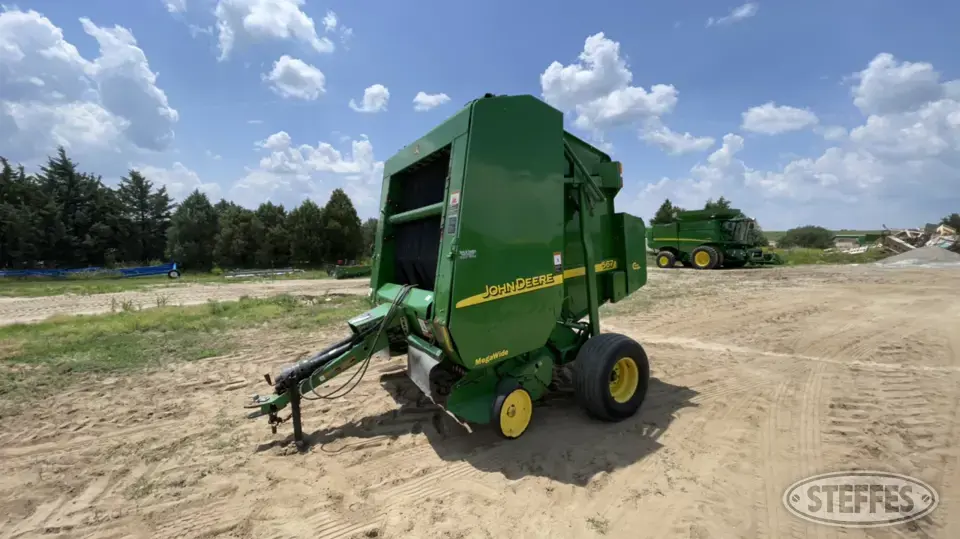 2004 John Deere 567 Round Baler