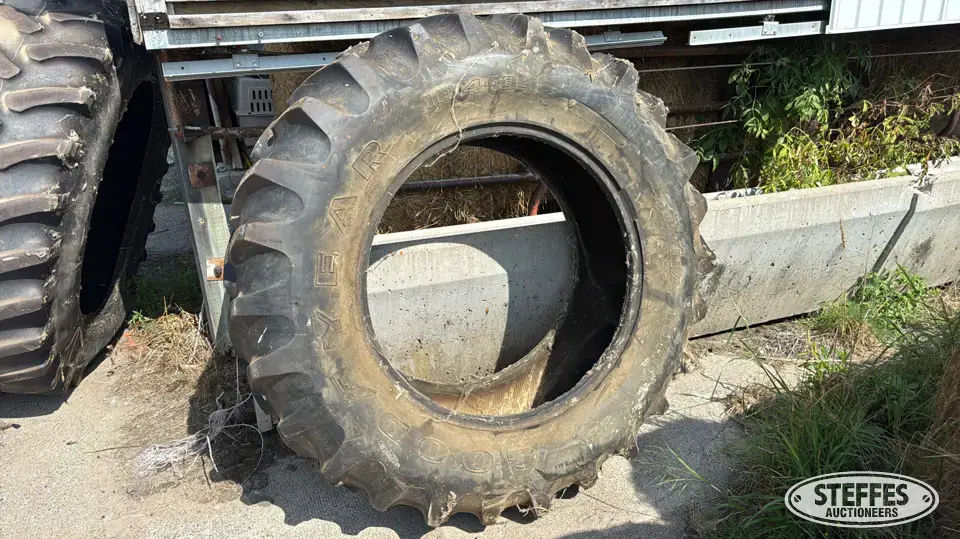 (1) Goodyear Dyna Torque II 18.4-34 tire Tractor-Implement Tire