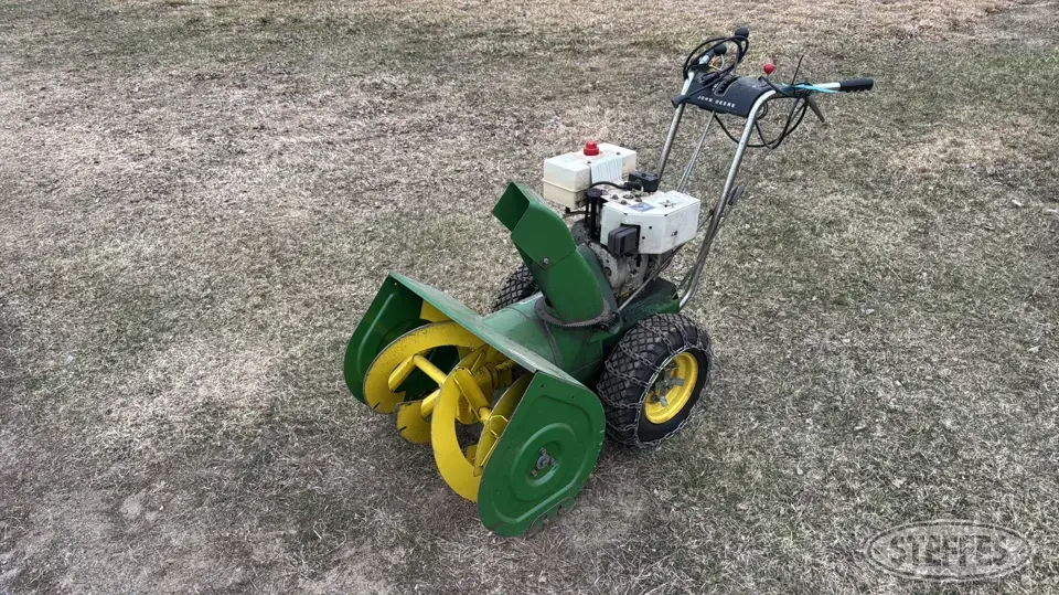 John Deere 526 Self-Propelled Snowblower