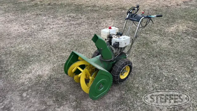 John Deere 526