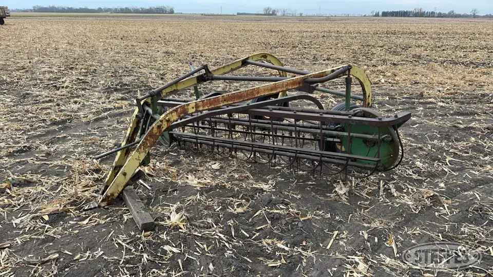 John Deere 894 Rake