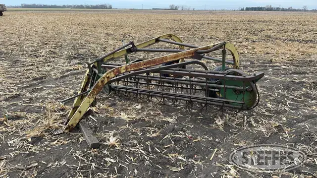 John Deere 894