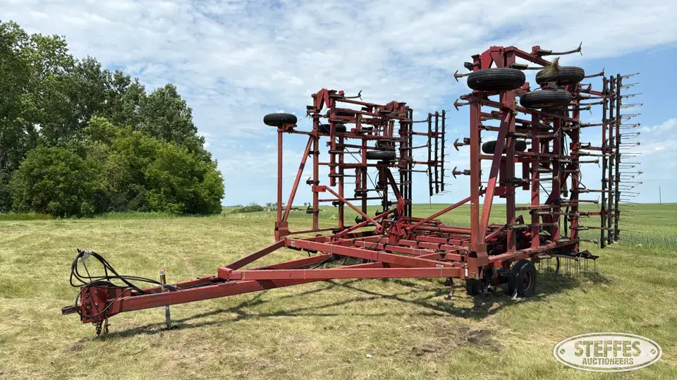Case IH 4700 Vibra-Tiller Field Cultivator