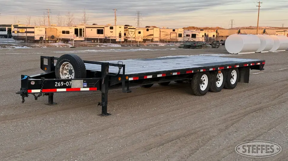 2007 Tri-axle equipment trailer Flatbed Trailer