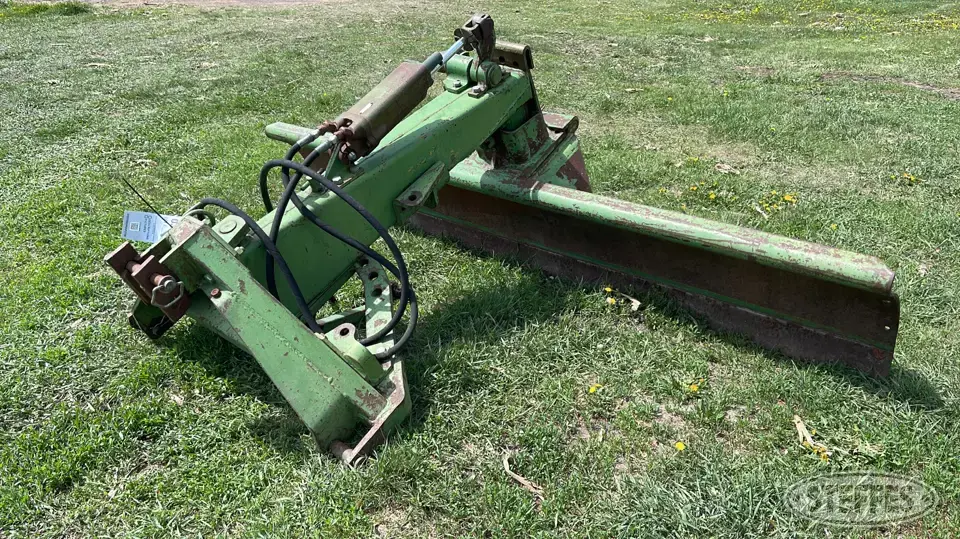 John Deere 115 Straight Blade