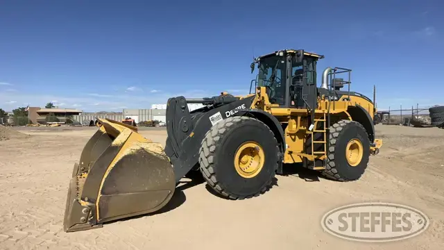 2020 Deere 844L