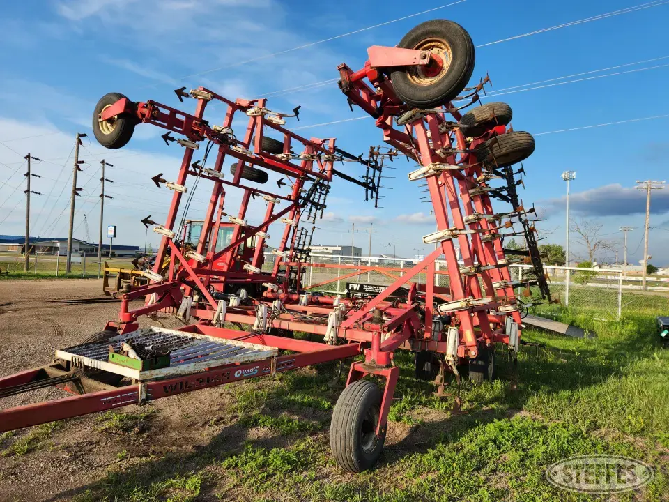 Wil-Rich Quad 5 Field Cultivator