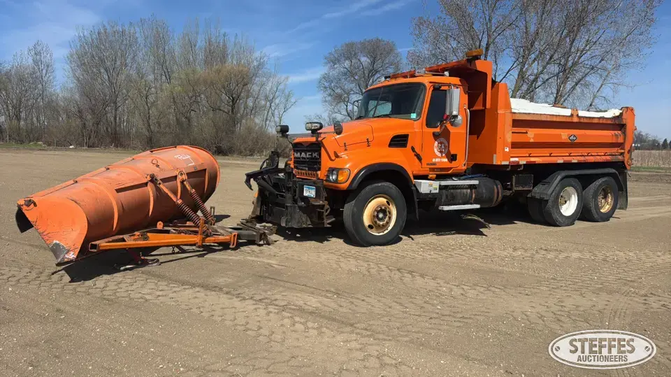 2004 Mack CV713 Granite Plow-Spreader Truck