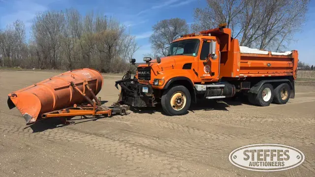 2004 Mack CV713 Granite