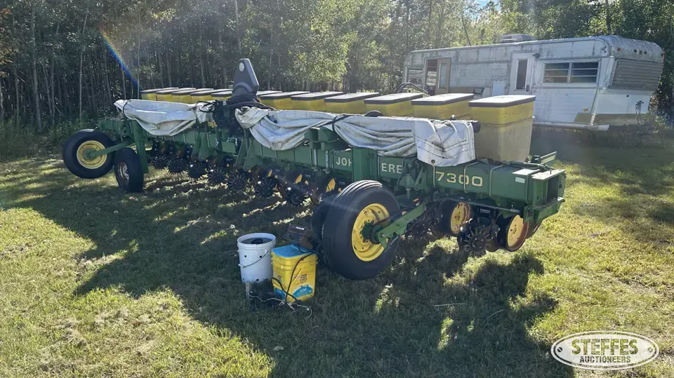 John Deere 7300 12 or More Row Planter