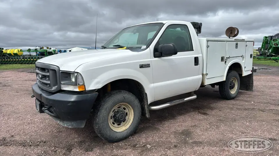 2002 Ford Super Duty F-250 XL 3 Quarter Ton Pickup
