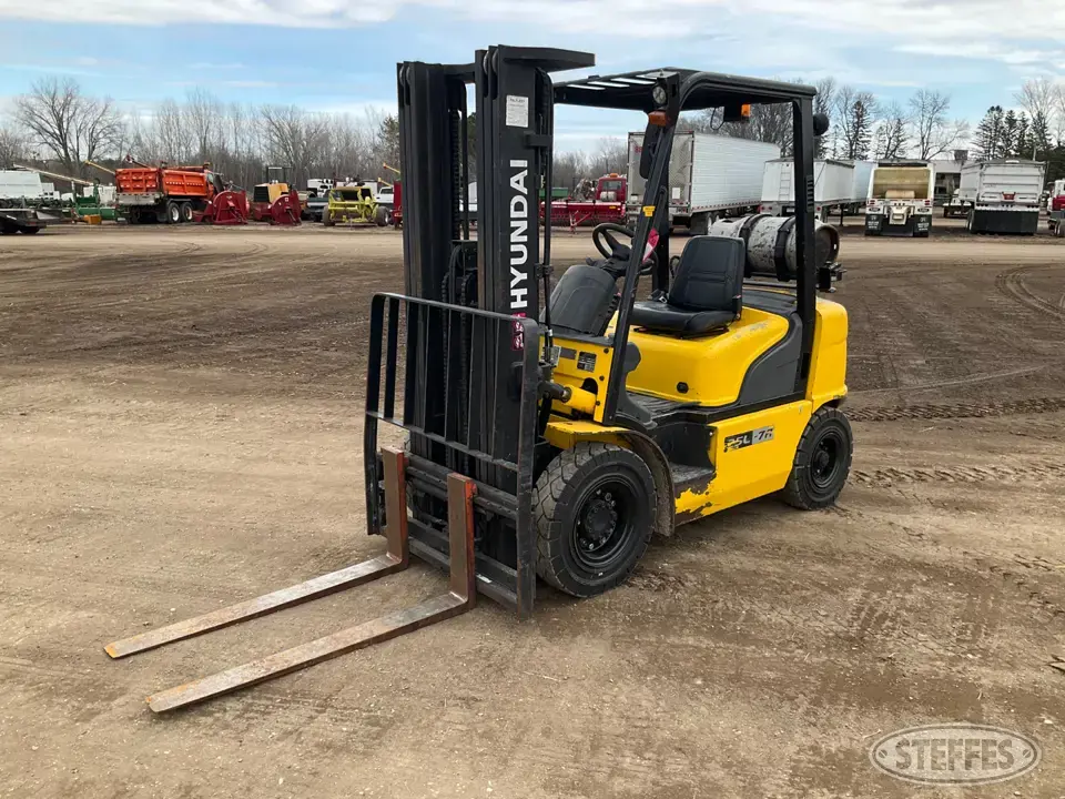 2015 Hyundai 25L-7A Warehouse Forklift