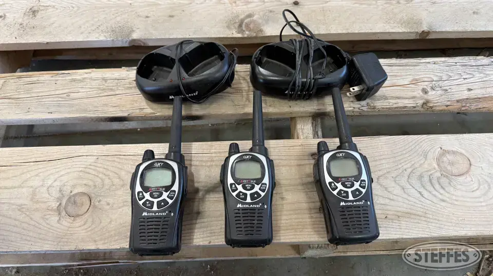 (3) Midland handheld SB radios Business Band Radio