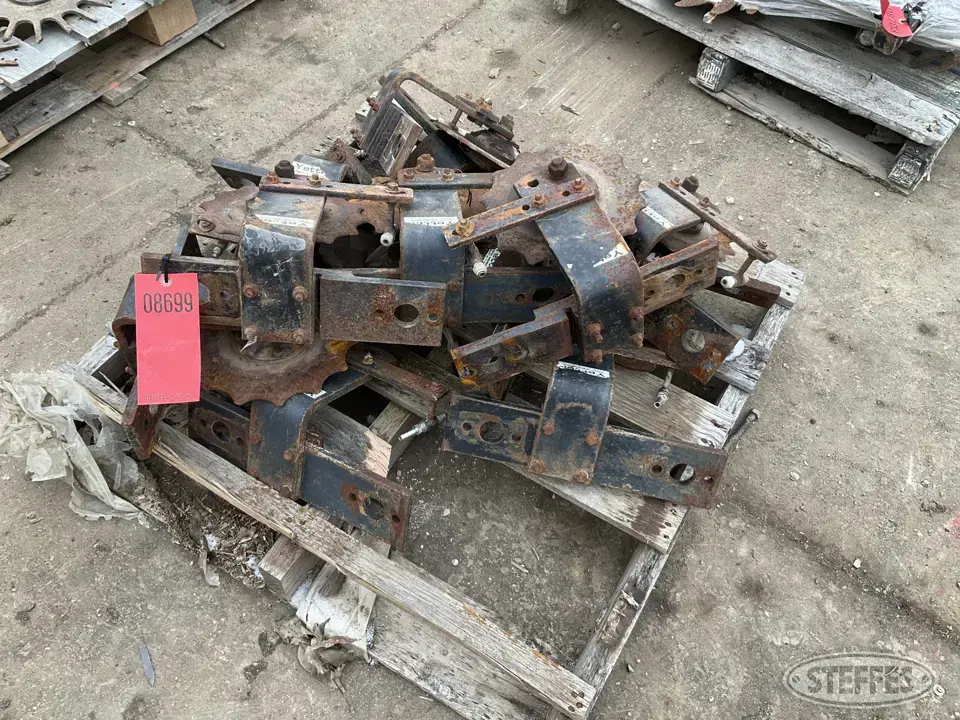 (8) Yetter 2968 single disc fertilizer openers Ag Equipment Part
