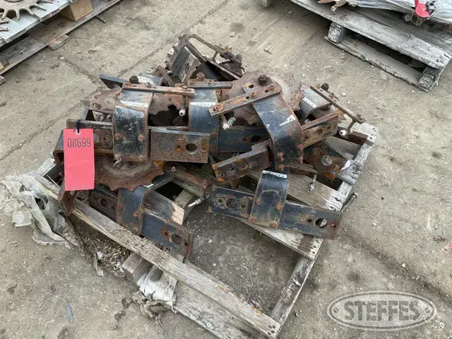 (8) Yetter 2968 single disc fertilizer openers