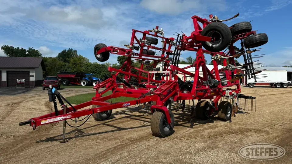 2013 Wil-Rich 5800 Chisel Plow